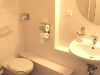 Hotell Ariana Düsseldorf