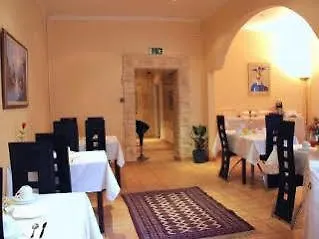 Hotell Ariana 2*